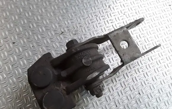 Volvo V70 Engine mount bracket 9445335