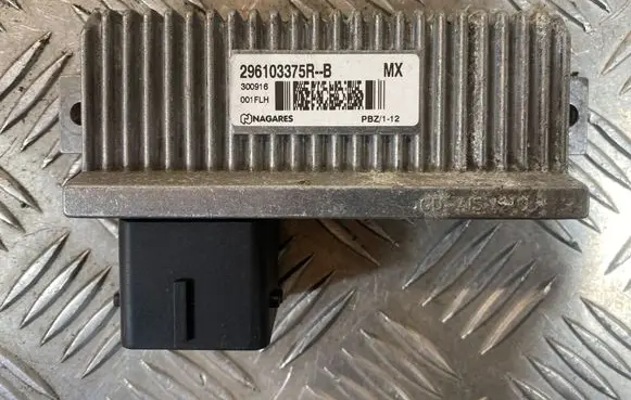 Renault Zoe Coolant fan relay 296103375R 300916 PBZ112