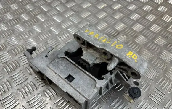 BMW 2 F45 Engine mount bracket 17276810