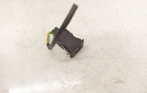 Volkswagen Golf VI USB socket connector 5M0035724