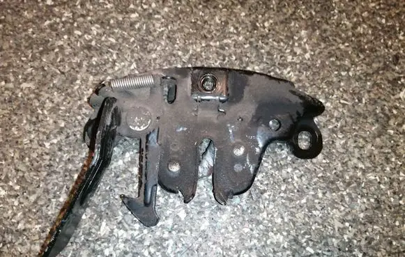 Engine bonnet (hood) release handle