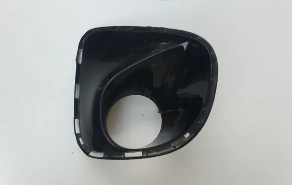 Toyota Avensis T270 Front fog light trim/grill 8148105040