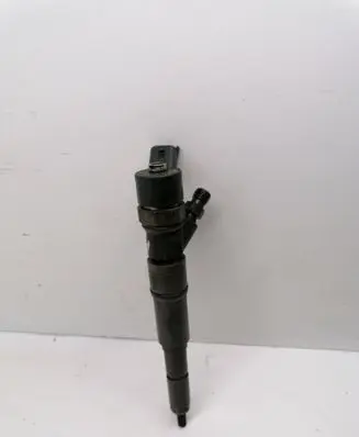 BMW 5 E39 Fuel injector 7785984 0445110047