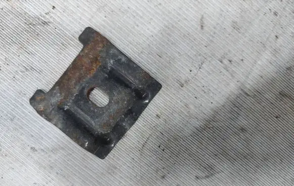 Battery bracket