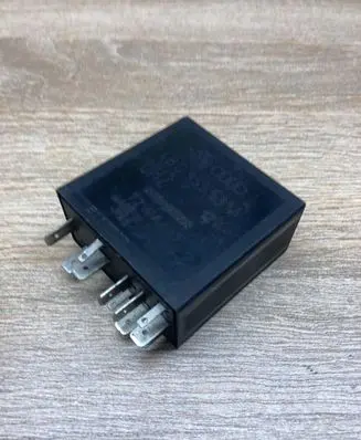 Volkswagen PASSAT B5 Other relay 4B0955531A 72WA401