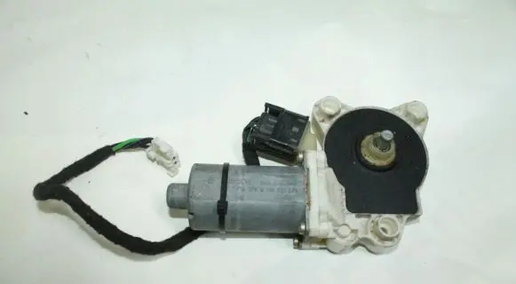 Mercedes-Benz E W211 Front door window regulator motor A2118203042