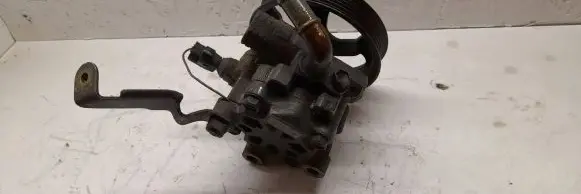 Toyota Corolla Verso AR10 Power steering pump