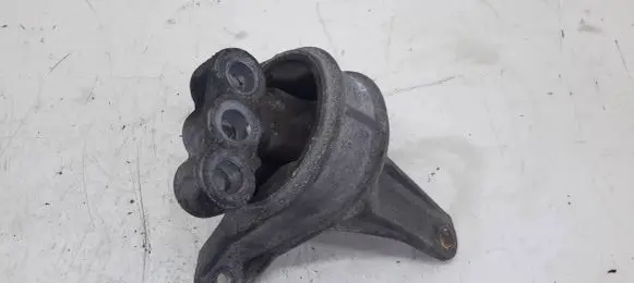 Opel Zafira A Engine mount bracket 90575772