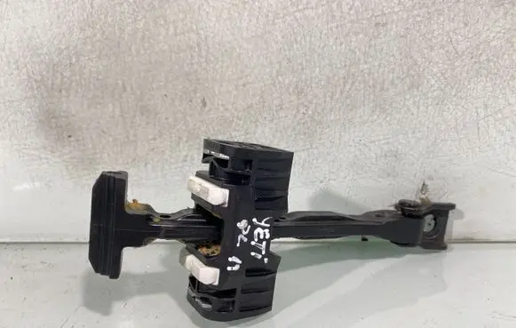 Skoda Yeti (5L) Front door check strap stopper