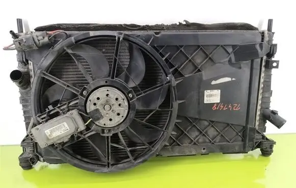 Ford C-MAX I Coolant radiator 3M5H8C607RG
