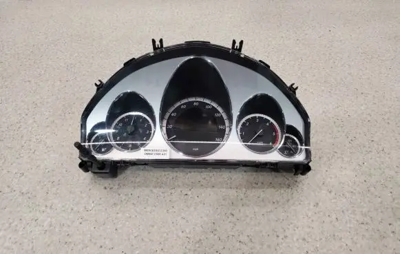Mercedes-Benz E C207 W207 Speedometer (instrument cluster) A2129005104