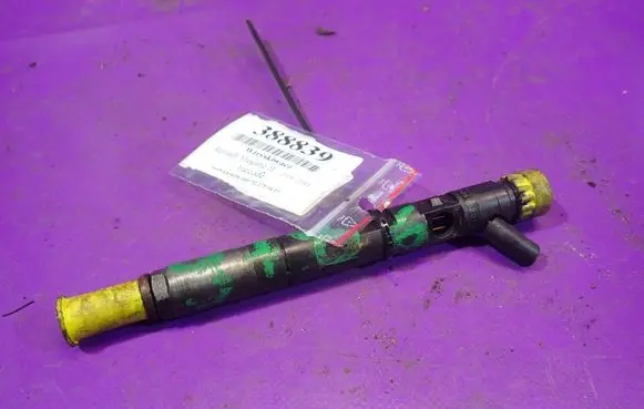 Renault Megane II Fuel injector 