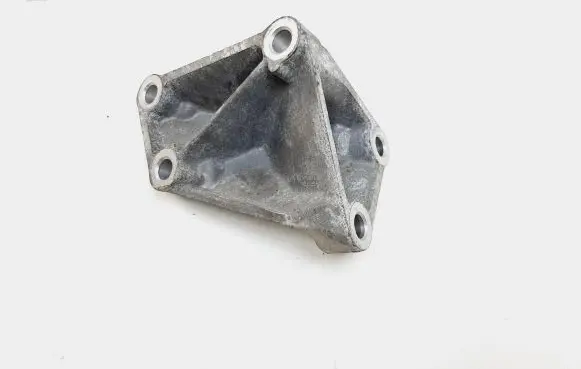 Suzuki Swift II Engine mounting bracket