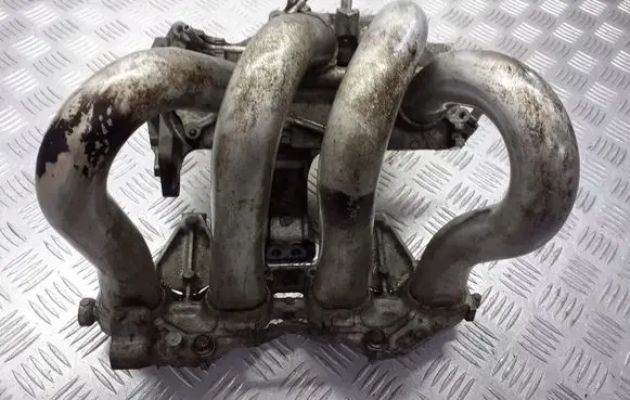 Nissan Primera Intake manifold
