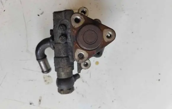 Volkswagen PASSAT B5.5 Power steering pump 8D0145177Q