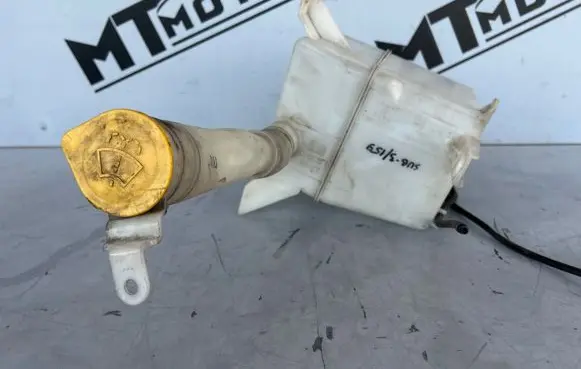 Subaru Legacy Windscreen/windshield washer pump