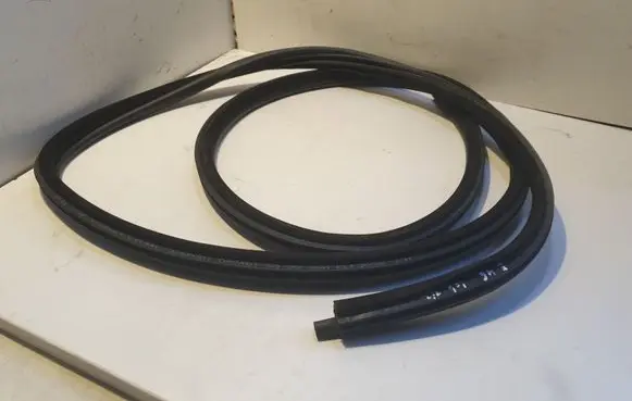 BMW 3 E46 Rear door rubber seal (on body) 8194683