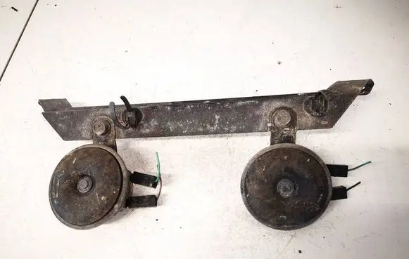 Nissan Juke I F15 Horn signal E9001163