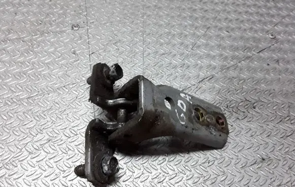 Mitsubishi Grandis Rear door lower hinge