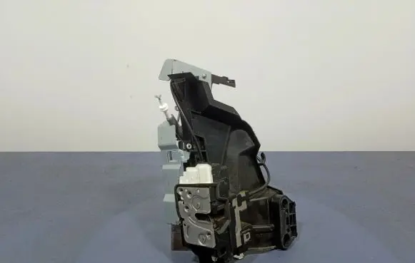 Volvo XC60 Front door lock 31349894