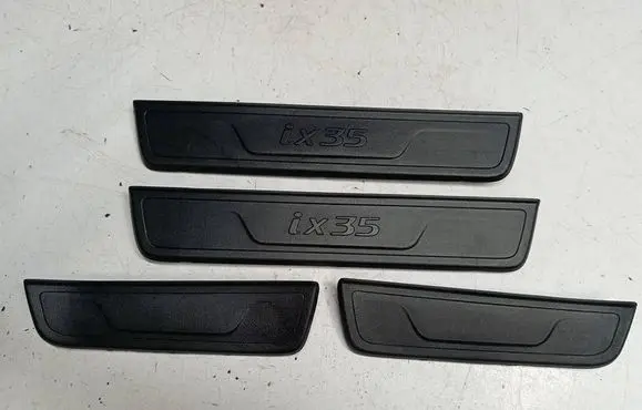 Front sill trim cover