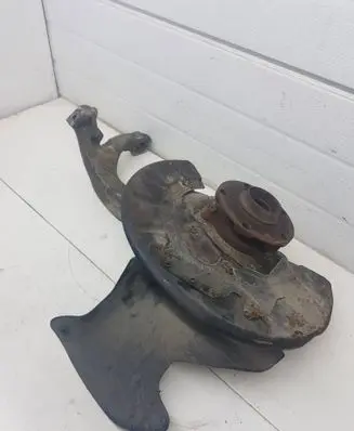 Front wheel hub spindle knuckle