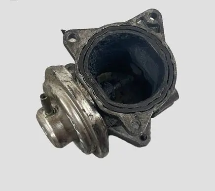 Volkswagen Golf V EGR valve 038129637D