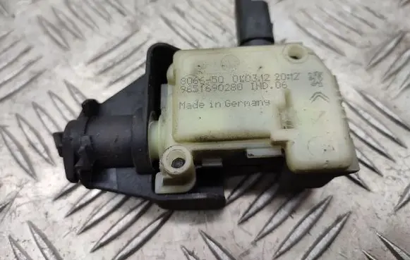 Fuel tank cap lock motor