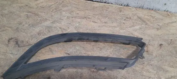 Skoda Superb B6 (3T) Front fog light trim/grill 3T0807682