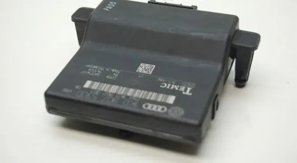 Audi A3 S3 8P Gateway control module 1K0907530D