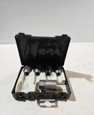 Opel Frontera B Anti-theft wheel nuts and lock 93173883 B26543A 654907