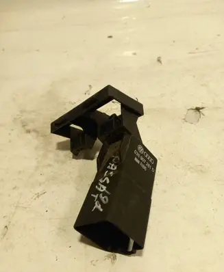 Volkswagen PASSAT B6 Glow plug pre-heat relay 0281003038
