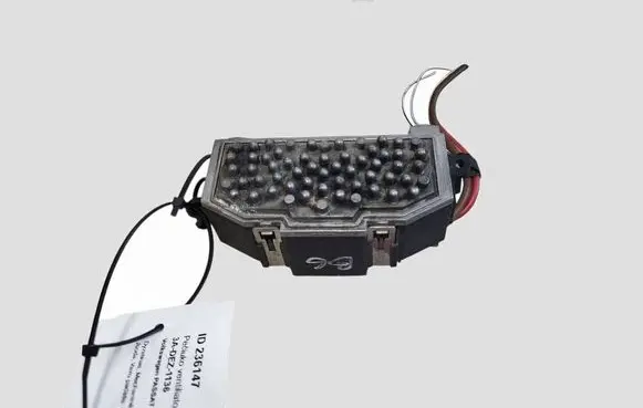 Volkswagen PASSAT B6 Heater blower motor/fan resistor 3C0907521B F011500045