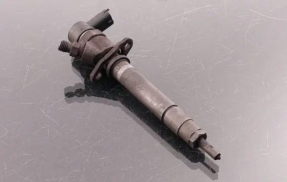 Volvo S60 Fuel injector 8658352