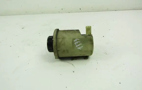 Renault Laguna III Power steering pump mounting bracket 