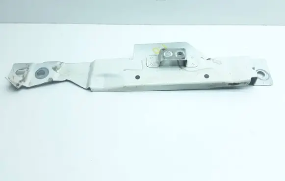 Volvo S90, V90 Fender mounting bracket 31416627