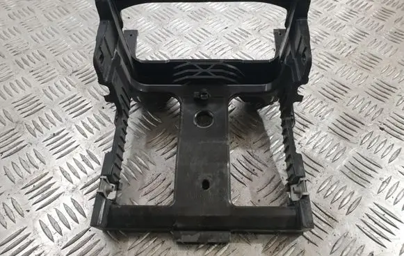 Cup holder front