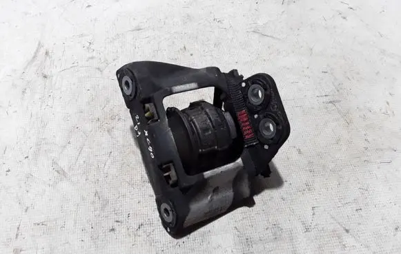 Volvo XC90 Engine mount bracket 32137494