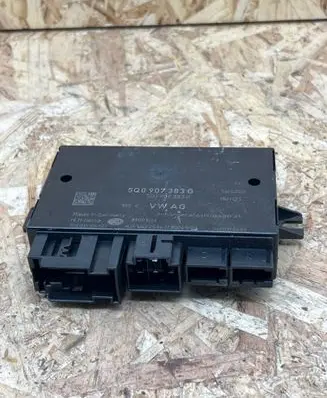 Volkswagen PASSAT B8 Tow bar trailer control unit/module 5Q0907383G 5Q0907383D 8A001003