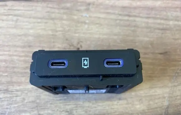 Renault Austral USB socket connector 284H35397R