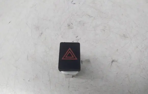 Nissan Qashqai+2 Hazard light switch