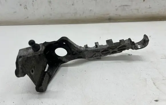 Mercedes-Benz C W205 Air filter cleaner box bracket assembly A6510940427
