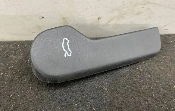 Skoda Superb B6 (3T) Engine bonnet (hood) release handle 7E1823533