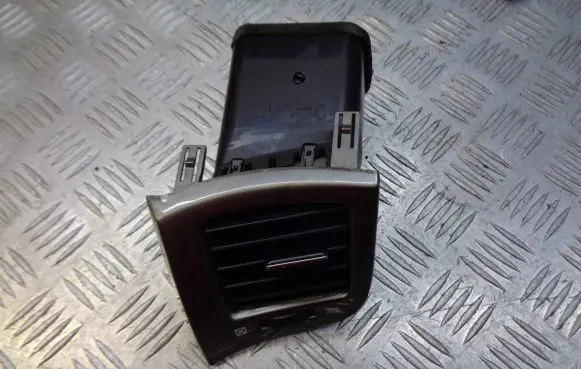 Toyota Avensis Verso Dashboard side air vent grill/cover trim