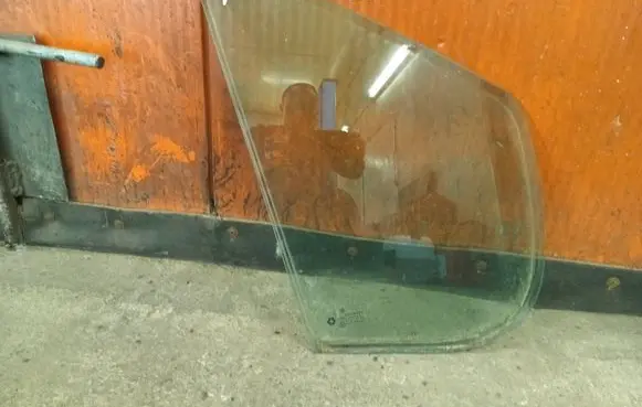 Renault Trafic II (X83) Front door vent window glass four-door 