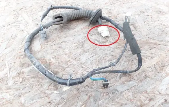 Infiniti G20 Rear door wiring loom
