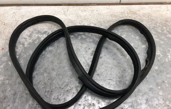 Mercedes-Benz E W212 Trunk rubber seal (body) A2127400278BILI A2127400278