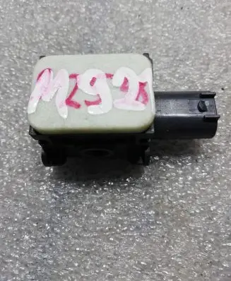 Mercedes-Benz ML W164 Airbag deployment crash/impact sensor 0038202826 402678 26060