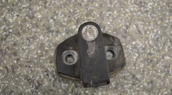 BMW 5 E39 Front door lock loop/hook striker 8105511