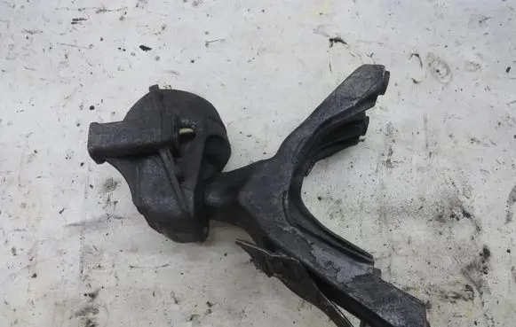 Audi A4 S4 B8 8K Engine mount vacuum valve 8R0199381